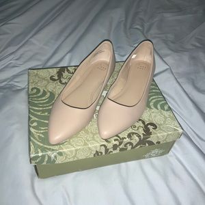 Nude flats